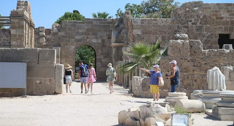 Турецкая Анталья приняла около 800 тыс. туристов за первые три месяца года