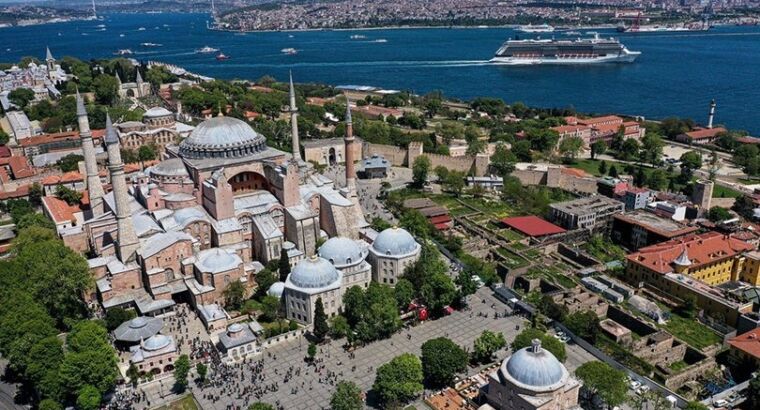 Стамбул побил рекорд посещения туристов за первые 3 месяца года