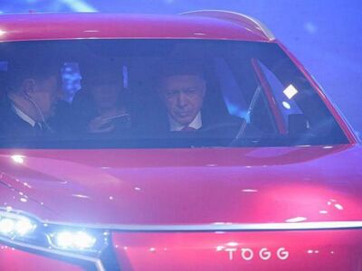 Эрдоган с женой стали первыми владельцами турецких электрокаров Togg