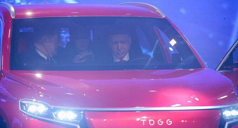 Эрдоган с женой стали первыми владельцами турецких электрокаров Togg