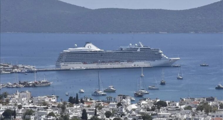 В порту Бодрума пришвартовался круизный лайнер Marina