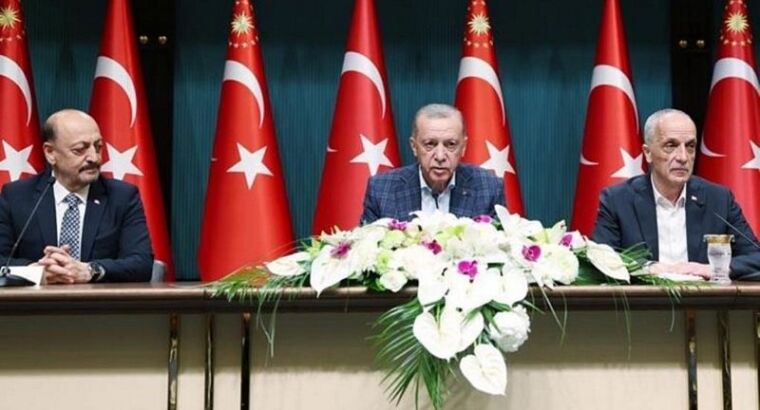 Стала известна надбавка к заработной плате государственных служащих