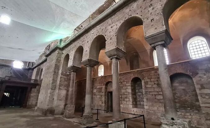В Стамбуле в древней церкви раскопан тайный подземный ход