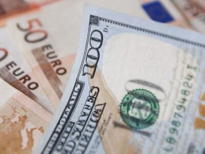 Рост курса евро и доллара не останавливается