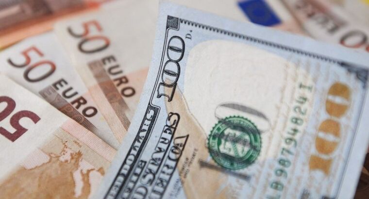 Рост курса евро и доллара не останавливается