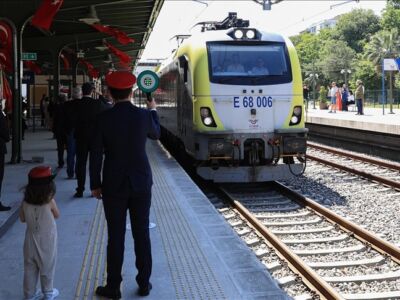 Знаменитый Orient Express прибыл из Парижа в Стамбул
