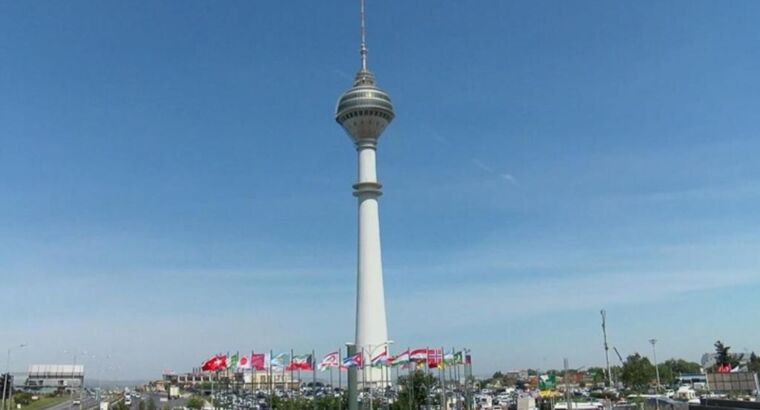 Телевышка стоимостью 249 миллионов лир в Бююкчекмедже в Стамбуле была выставлена ​​на продажу