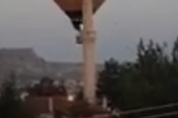 В Каппадокии воздушный шар налетел на минарет мечети