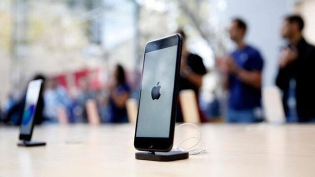 Продажа новой модели iPhone началась с толпы желающих ее приобрести