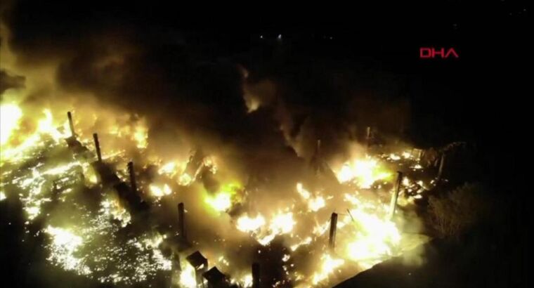 На заводе по производству поддонов в Гебзе произошел пожар