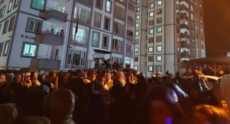 Опять учащиеся застряли в лифте общежития