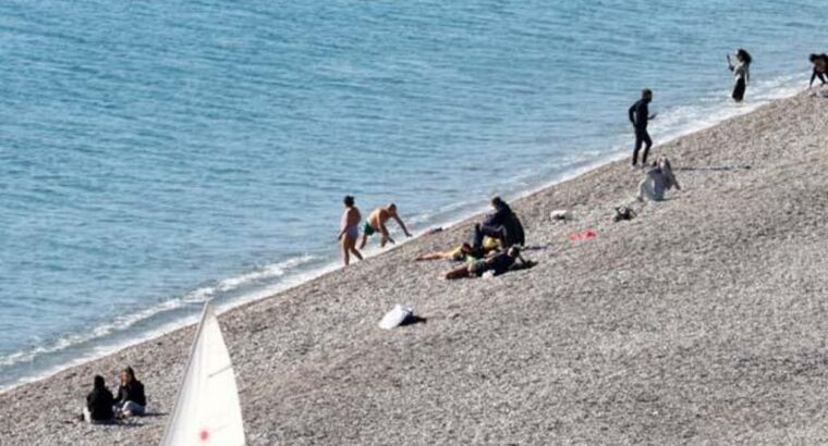 А некоторые в середине января в Анталии купаются в море