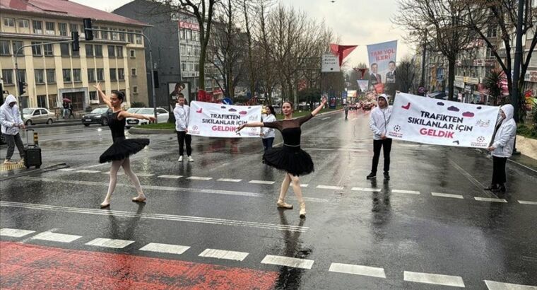 Балетное шоу для тех, кто ожидает в «пробках» Стамбула