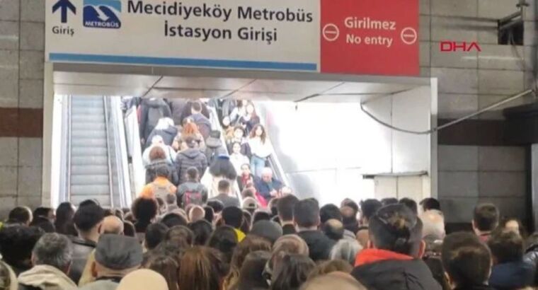 На остановке метробуса Меджидиекей вышли из строя эскалаторы