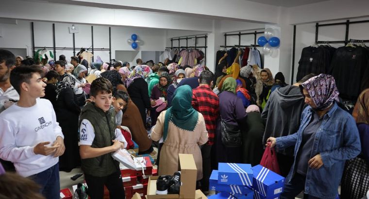 В Кахраманмараше на открытии магазина одежды произошла давка