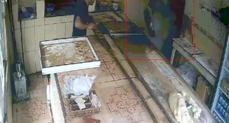 В Адане пекарь вылил на себя кипящий сироп