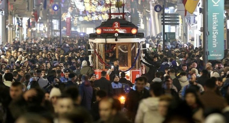Слово 2024 года от TDK: «Одиночество в толпе»
