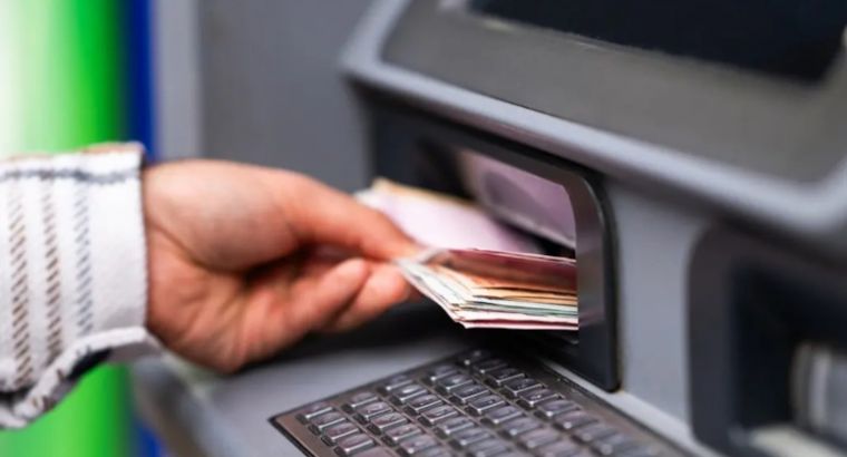 Банки Турции изменили лимиты снятия наличных через QR-код