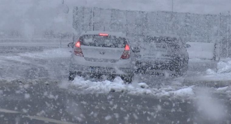 В Стамбуле отменили занятия в школах из-за снега ❄️