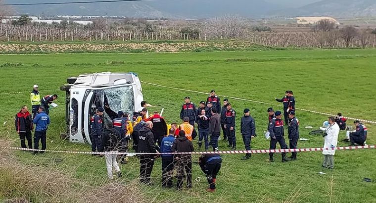 В Турции перевернулся школьный автобус: 2 погибших, 26 раненых