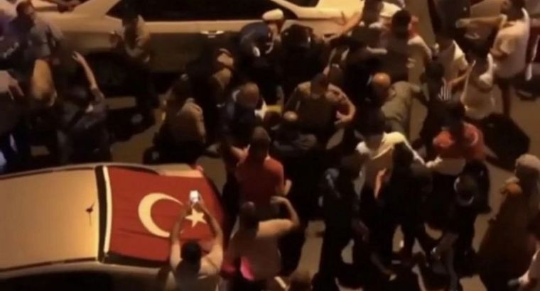 В Анталье запретили уличные свадьбы, помолвки и проводы в армию