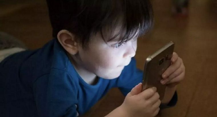 Министр Уралоглу: доступ к соцсетям — только с 13 лет и с разрешения родителей