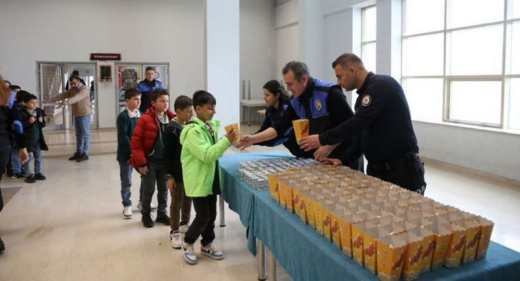 Свет, камера, счастье: 14 тысяч детей из деревень посмотрели кино благодаря полиции в Муше!