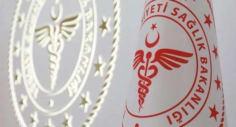 Роды на повестке дня: Минздрав ответил на критику баннера с матча