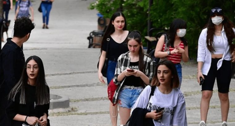 Z-поколение меняет туризм: теперь в моде не люкс, а тишина, природа и соцсети