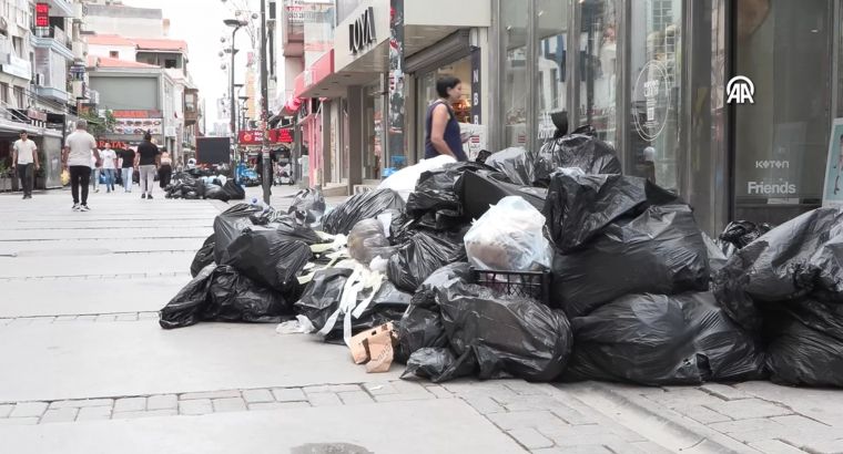 🗑 В Измире бастуют коммунальщики: город утопает в мусоре