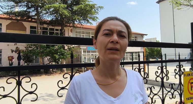 Скандал в Конье: девочку не приняли в школу из-за отсутствия платка