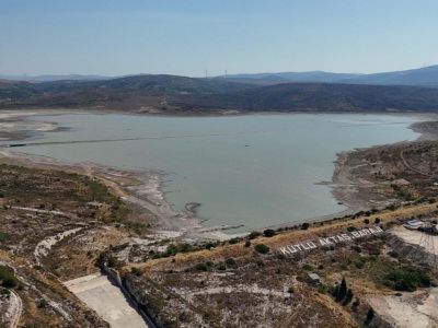 В Измире из-за падения уровня воды в водохранилищах начались перебои с подачей воды, и под угрозой оказались около 1 миллиона человек