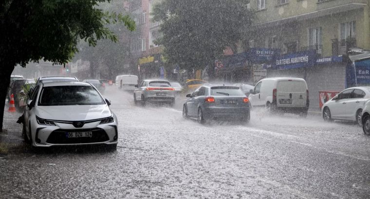Метеорологи предупредили: в Стамбуле и ряде регионов ожидаются ливни и штормовой ветер