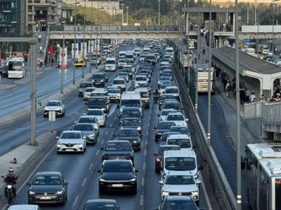 В Стамбуле началась школьная “адаптационная неделя” — пробки на дорогах