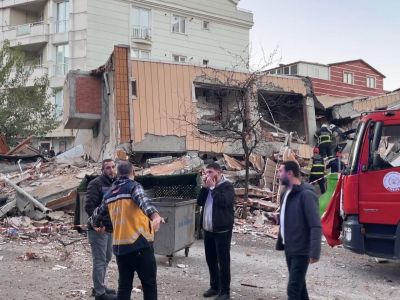 В Гебзе обрушился пятиэтажный дом рядом со строительством метро