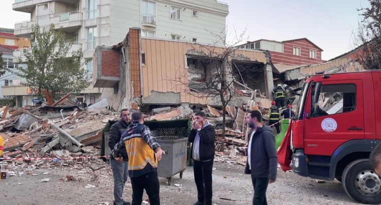 В Гебзе обрушился пятиэтажный дом рядом со строительством метро