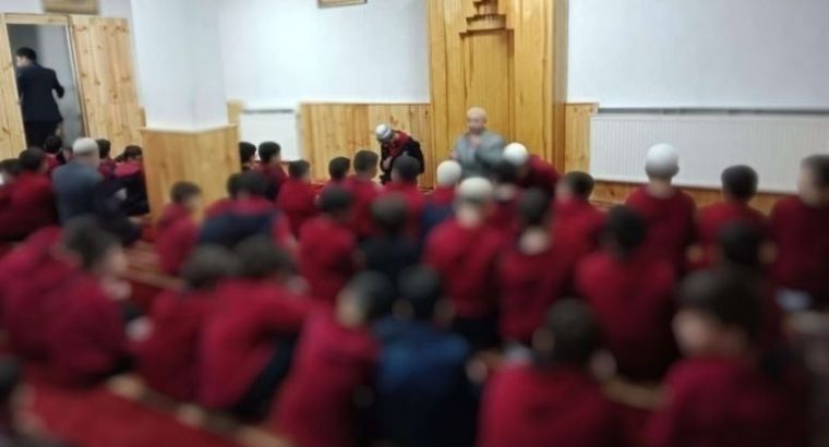 🕌 В Стамбуле школам направлено распоряжение о пятничной молитве