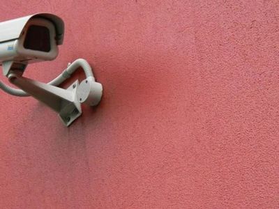 В Турции утвердили приговор за нарушение частной жизни в подъезде