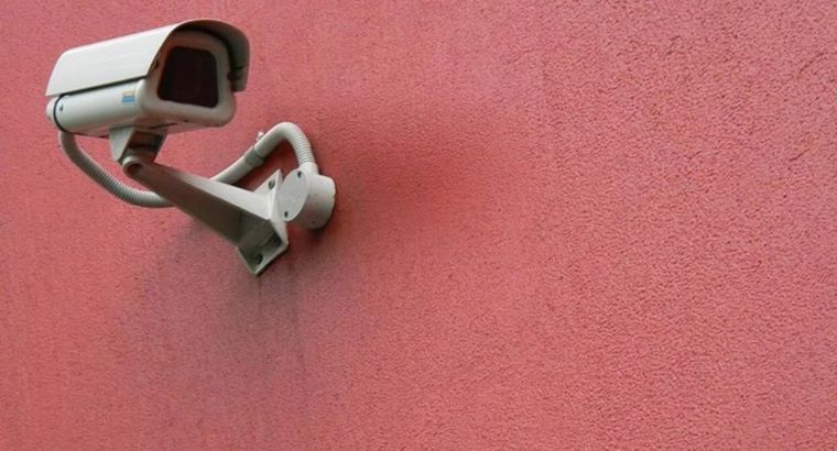 В Турции утвердили приговор за нарушение частной жизни в подъезде