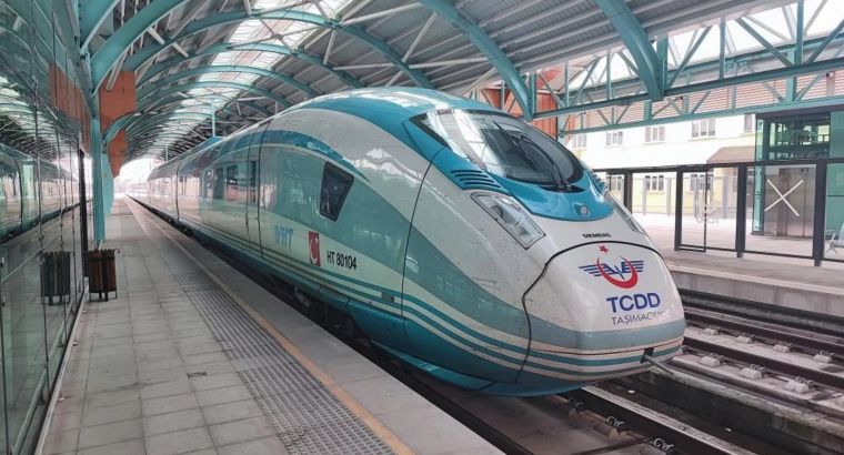 Учителям предоставят 50% скидку на билеты на поезда: когда действует?