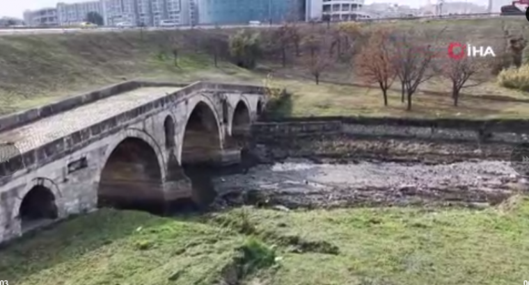 470-летний мост Мимара Синана оказался брошен в яме рядом с E-5
