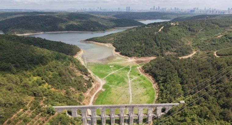 Стамбул на грани: запасов воды — лишь на 50 дней