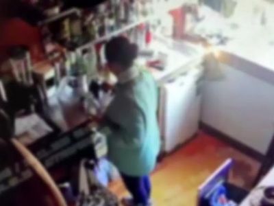 Выпила кофе — оказалась в больнице: двум подозреваемым назначили домашний арест