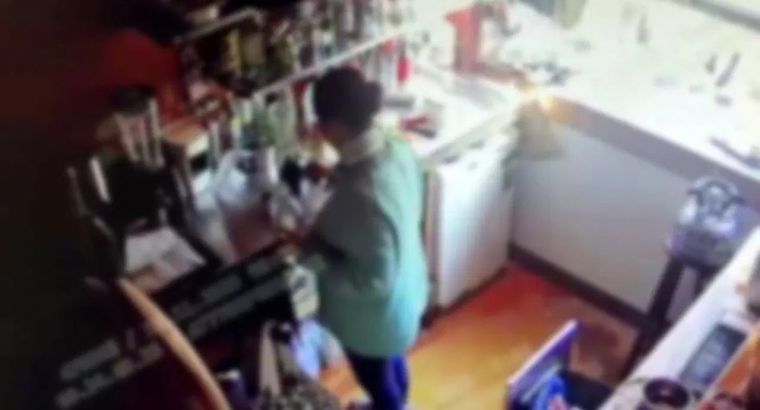 Выпила кофе — оказалась в больнице: двум подозреваемым назначили домашний арест