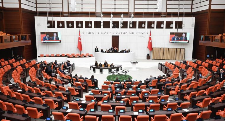 В Турции предложили включить имплантацию зубов в систему социального страхования Турции