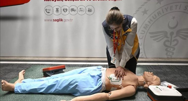 В Турции в людных местах вводят обязательные шок-дефибрилляторы