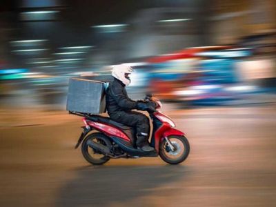 Система рейтингов цифровых платформ подталкивает мотокурьеров к риску