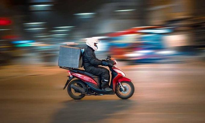 Система рейтингов цифровых платформ подталкивает мотокурьеров к риску