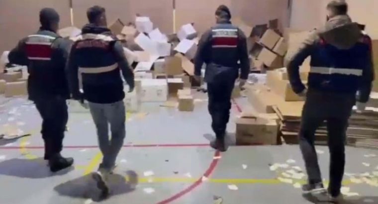 В преддверии Нового года в Измире задержали тысячи литров поддельного алкоголя