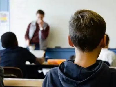 В Стамбуле в 25 районах запустили новый проект по борьбе с травлей среди школьников